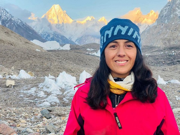 samina baig on baltoro glacier with gasherbrum iv 7925 m background photo samina baig instagram