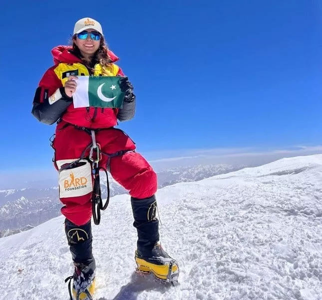 naila kiani becomes first pakistani woman to summit three peaks above 8 000m naila kiani becomes first pakistani woman to summit three peaks above 8 000m
