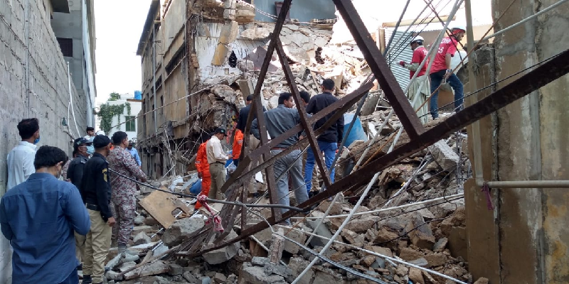 rescue teams arrived as area locals began ad hoc efforts amid fears of labourers trapped under the rubble photo twitter tokcityoflight