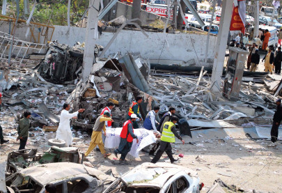 faisalabad carnage car bomb kills 25 injures over 100 faisalabad carnage car bomb kills 25 injures over 100