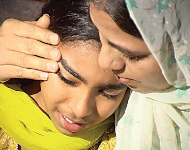 girl uses kidnappers phone to call her father for help