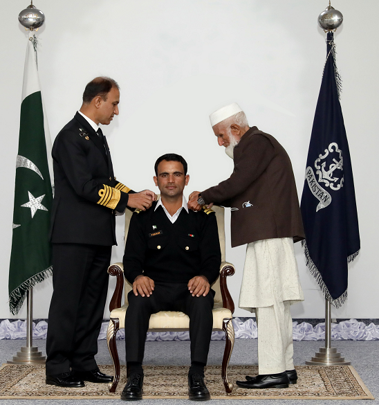 chief of the naval staff admiral muhammad amjad khan niazi conferred the rank of honorary lieutenant on fakhar zaman photo pakistan navy