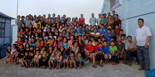 family members of ziona r poses for group photograph outside their residence in baktawng village in the northeastern indian state of mizoram october 7 2011 ziona has 39 wives 94 children and 33 grandchildren photo reuters family members of ziona r poses for group photograph outside their residence in baktawng village in the northeastern indian state of mizoram october 7 2011 ziona has 39 wives 94 children and 33 grandchildren photo reuters