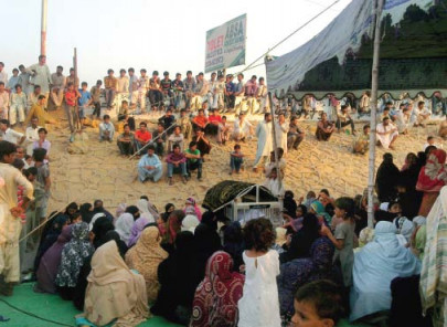 family blocks expressway to protest girl s murder family blocks expressway to protest girl s murder