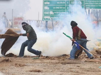 police fire tear gas on indian farmers marching to capital government offers talks