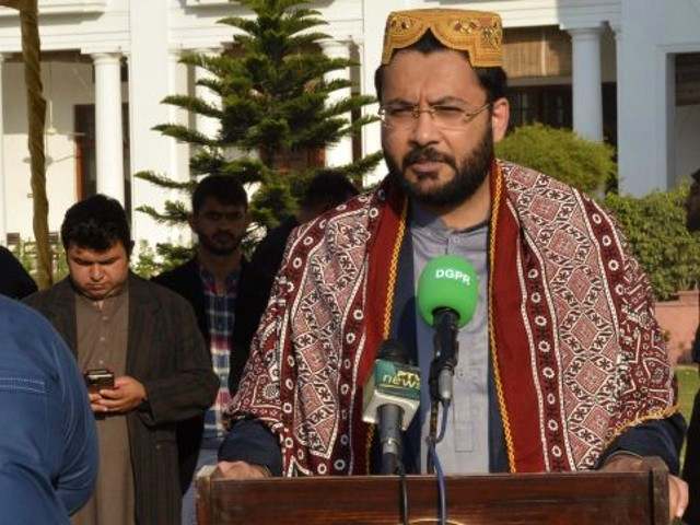 minister of state for information and broadcasting farrukh habib addressing a ceremony held for members of pfuj at governor s house photo app