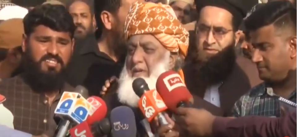 Photo of Fazl rules out 'unconstitutional means' to oust PTI govt