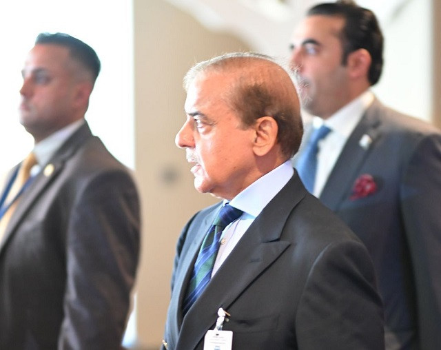 pm shehbaz sharif at the welcoming reception by un secretary general for heads of state government participating in the 77th session of unga new york september 20 2022 photo twitter pml n
