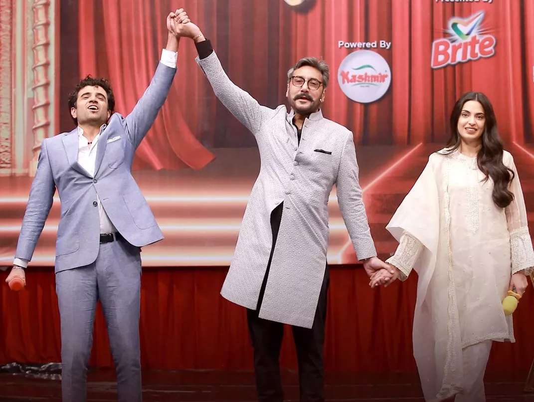 fans overjoyed after umer aalam declared winner of adnan siddiqui s tamashaghar fans overjoyed after umer aalam declared winner of adnan siddiqui s tamashaghar