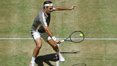 federer ready to test knee in halle