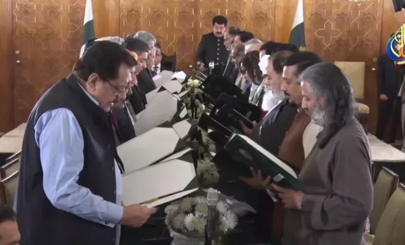 senate chairman sadiq sanjrani administers oath to the new federal cabinet on april 19 2022 photo pakistan television corporation senate chairman sadiq sanjrani administers oath to the new federal cabinet on april 19 2022 photo pakistan television corporation