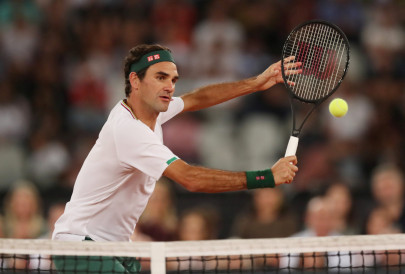 federer on track for australian open