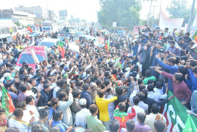 pti protests against caretaker punjab cm pti protests against caretaker punjab cm