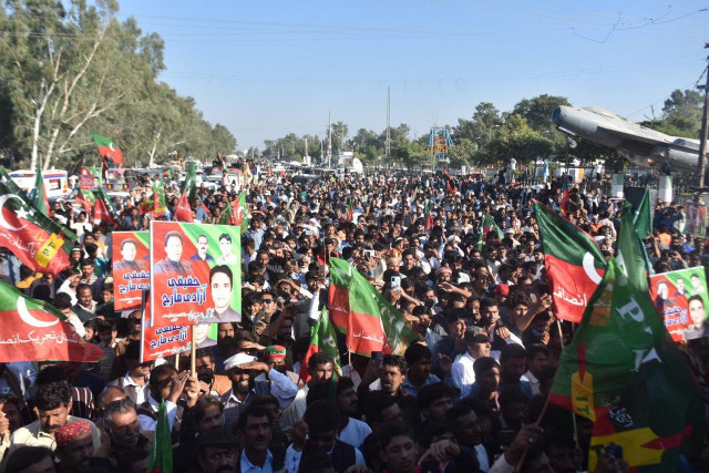 photo twitter ptiofficial