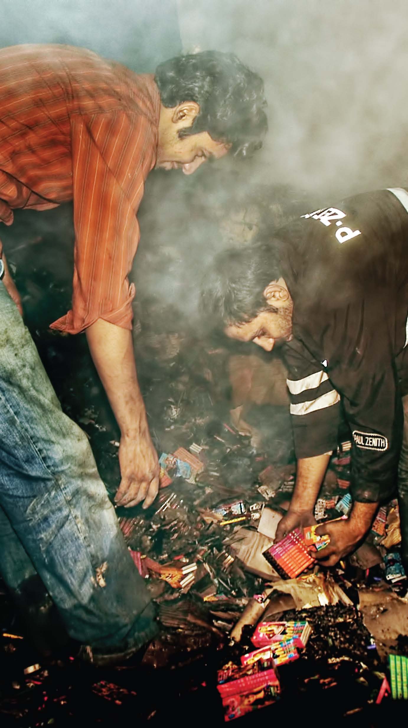 shah alam market fire stung by losses traders blame fire fighters