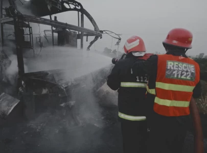 19 burnt alive in fiery m 4 crash 19 burnt alive in fiery m 4 crash