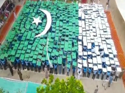 1 200 students form massive human flag in pakpattan 1 200 students form massive human flag in pakpattan