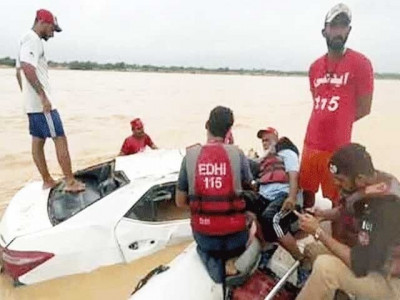 woman missing in sea woman missing in sea