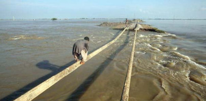 floods 2010 dykes destroyed by force of floodwater