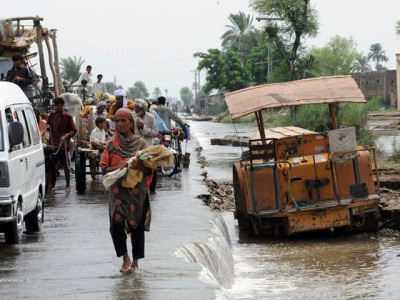affectees stranded without shelter as floods continue affectees stranded without shelter as floods continue