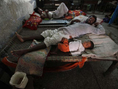 diseases looting add to misery of floods