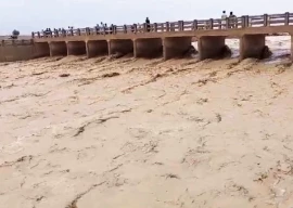 floods cut off dg khan hill areas