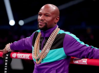 floyd mayweather targeted by mob in london over support for israel