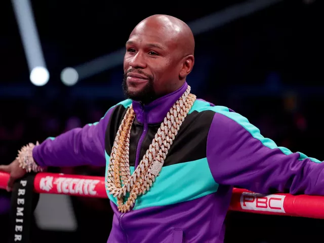 floyd mayweather gifts 20m diamond district property to nba youngboy s son for christmas floyd mayweather gifts 20m diamond district property to nba youngboy s son for christmas