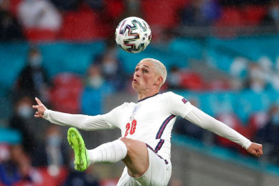 england s foden hits back at southgate s critics