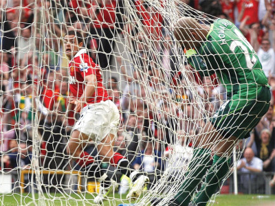 united leave it late to score