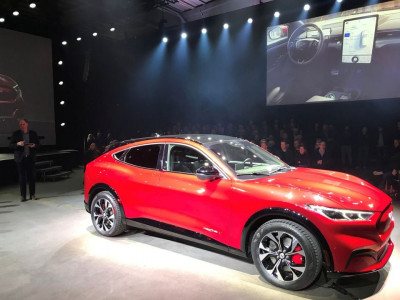 ford steals apple s car project chief doug field ford steals apple s car project chief doug field