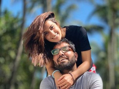 iqra aziz comes to yasir hussain s defense amid drama