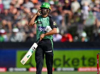 watch haris rauf takes crease without gloves helmet during bbl