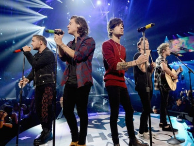 one direction celebrates 10 year anniversary