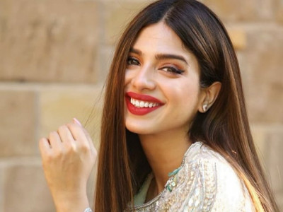 sonya hussyn says autism is symptom of schizophrenia gets schooled