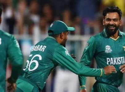 hafeez backs babar reveals reason for shadab s poor form