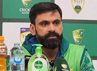 hafeez slams umpiring errors following australia s win over pakistan