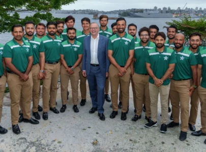 australian prime minister hosts pakistan cricket team on new year s day