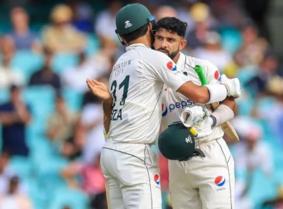 pakistan all out for 313 australia trail by 307 runs in sydney test