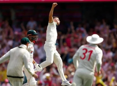 australia dominates puts pakistan on brink of test series whitewash