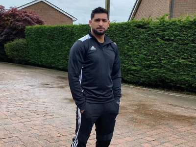 boxer amir khan mourns loss of new born nephew