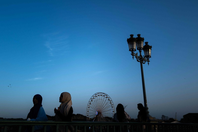 women wearing an abaya walk on a bridge in the southwestern city of toulouse on september 6 2023 photo afp