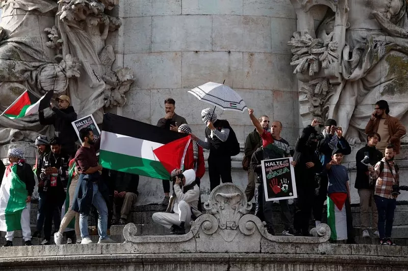 thousands gather in paris for first authorised pro palestinian demo since oct 7 hamas attacks thousands gather in paris for first authorised pro palestinian demo since oct 7 hamas attacks