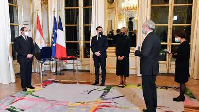 macron bestows france s highest award on egypt s sisi macron bestows france s highest award on egypt s sisi