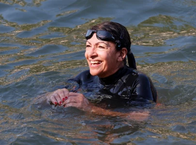 paris mayor swims in river seine to prove water purity paris mayor swims in river seine to prove water purity