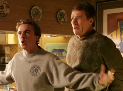 malcolm in the middle revival reunites frankie muniz bryan cranston and jane kaczmarek on disney