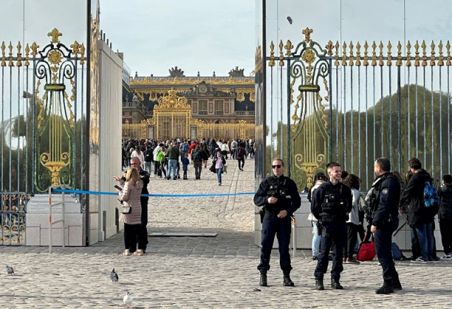 french police at chateau de versailles the palace was evacuated for security reasons in versailles near paris france october 17 2023 photo reuters french police at chateau de versailles the palace was evacuated for security reasons in versailles near paris france october 17 2023 photo reuters