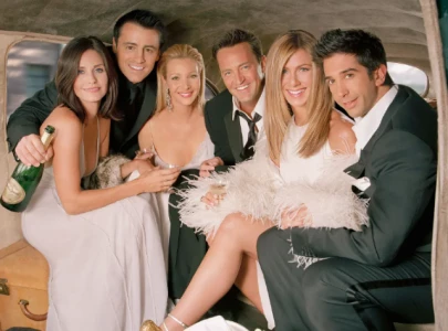 courteney cox reflects on friends 30th anniversary courteney cox reflects on friends 30th anniversary