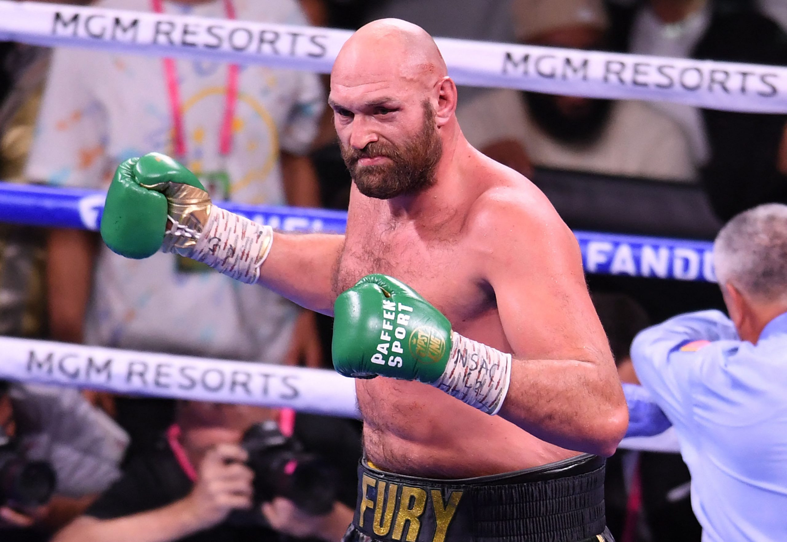 Photo of Fury to defend title against Whyte on April 23