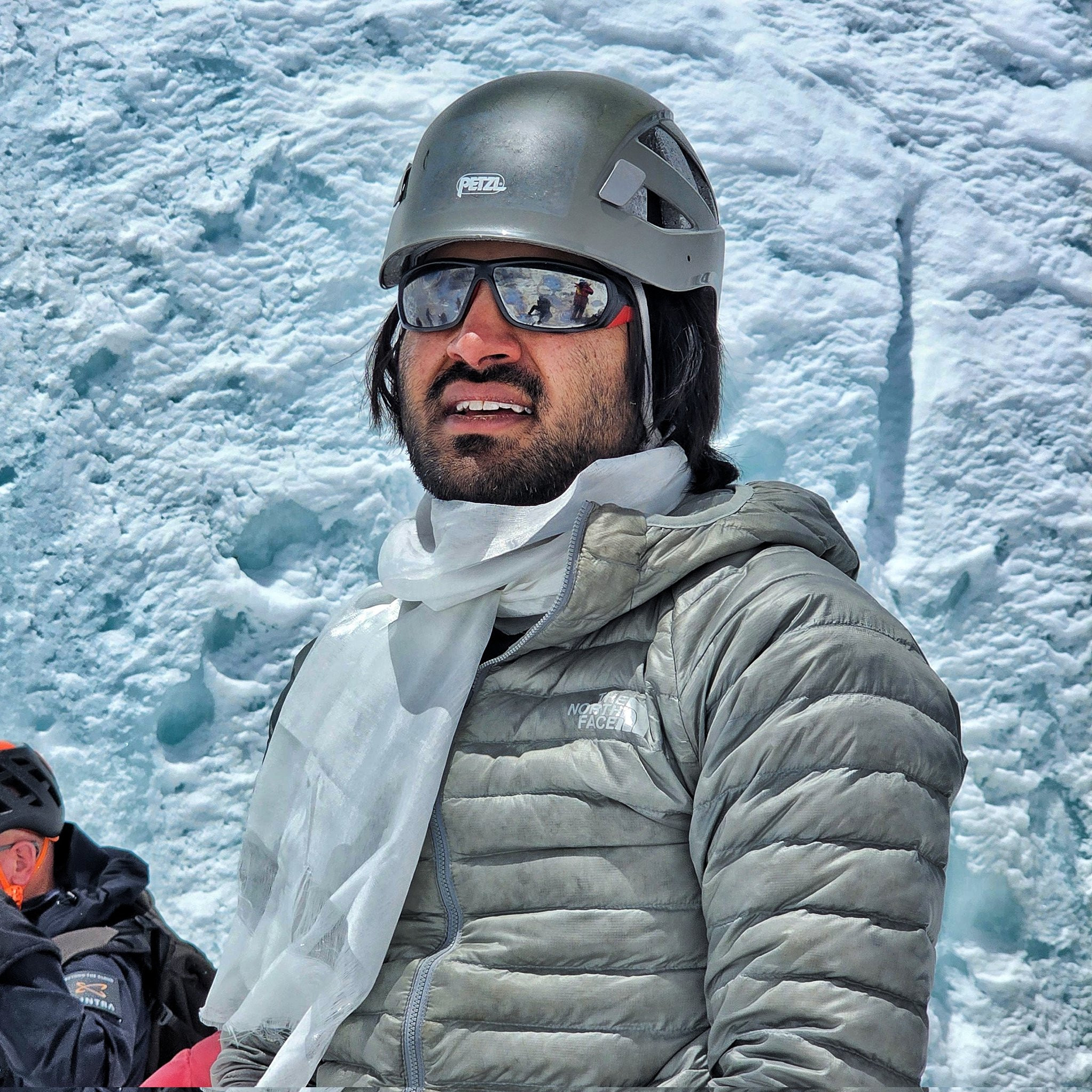 asad ali memon accomplishes the extraordinary feat of successfully reaching the summit of mount everest photo twitter asadmnpak